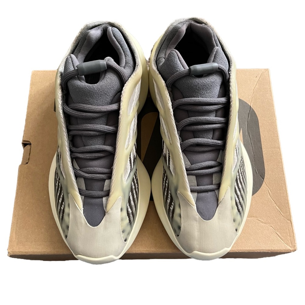 Yeezy 700 V3: Fade Salt Size: 5 Men